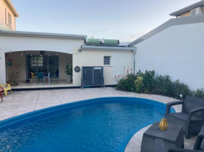 Chambre dans villa avec piscine